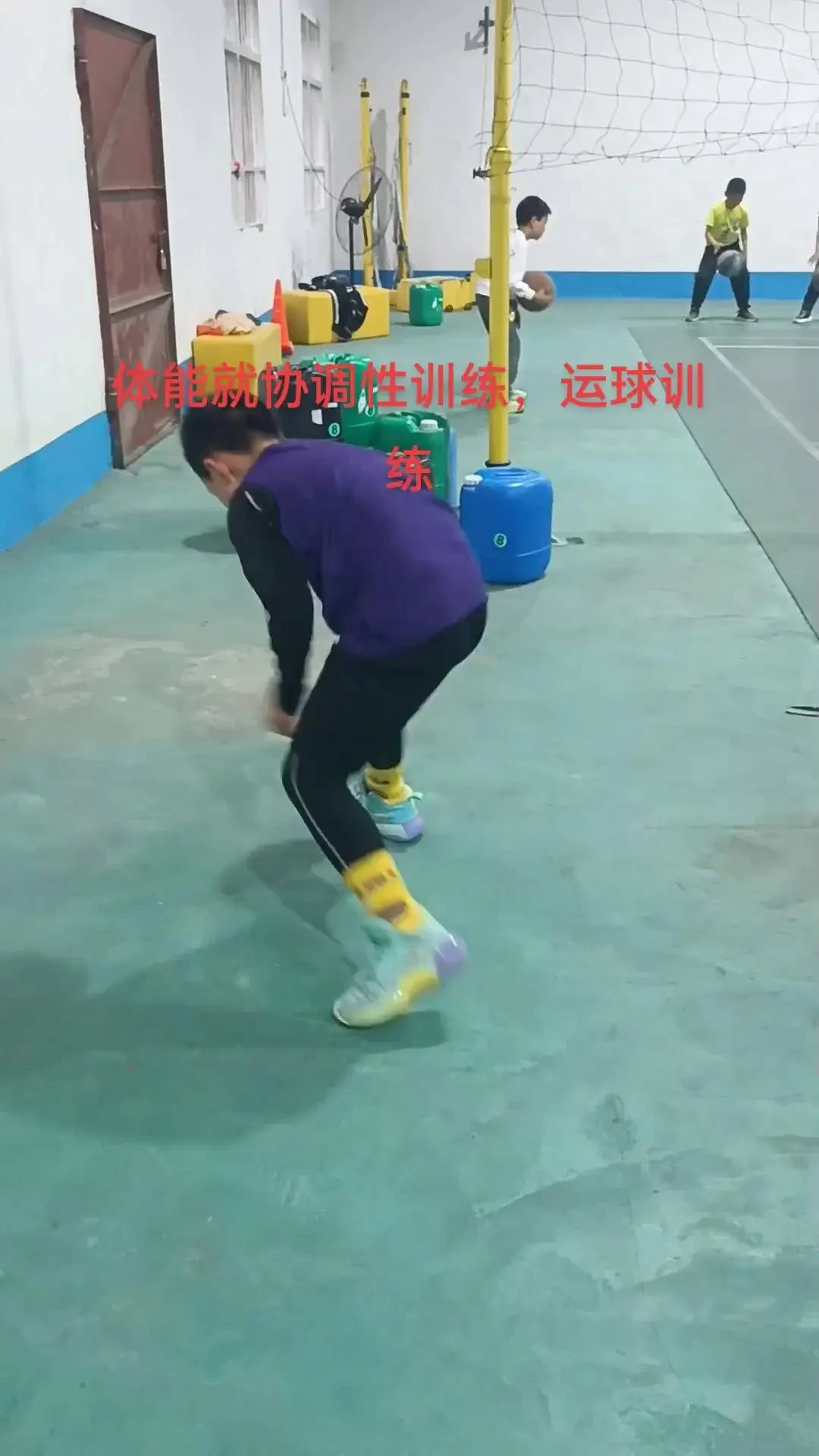 如何利用篮球青训营提升个人技术和团队协作?_1